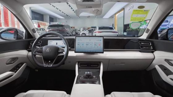 新しいハイブリッド車両 2024 BYD Qin L Dm-i 1.5T 101PS.L4 エンジン 218PS 電動エンジンパワー 180km/h 最大速度