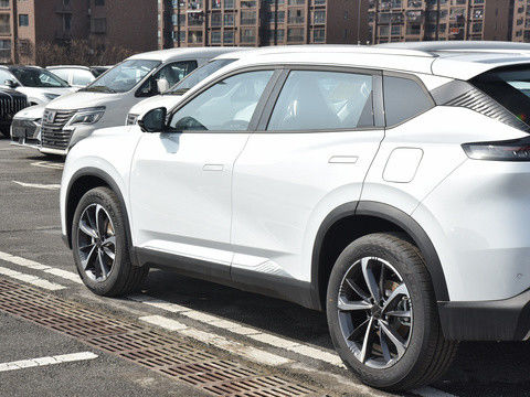 2024年 新型ハイブリッド 東フェンフォーチュン ハオハン PHEV 1.5t Fwd コンパクトSUV 5人座ハイブリッド電気ガソリン車