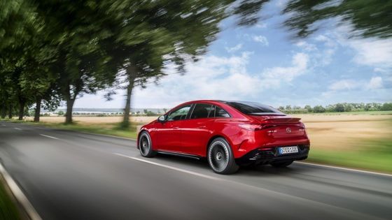 熱売の電気自動車 メルセデス・ベンツ EQE AMG 43 4MATIC 90.6kwhバッテリー 350kw/476P.sのモーターパワーで450kmの範囲