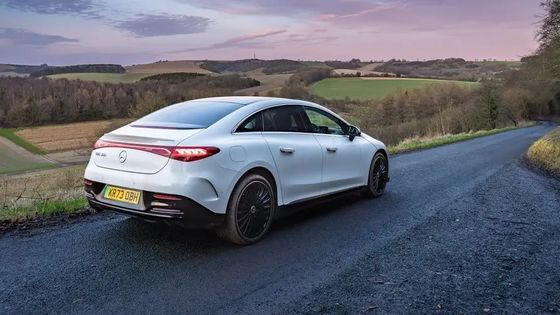 最も魅力的な電気自動車 メルセデス・ベンツ EQE 300 セダン 525km範囲 180kw/245P.s 電力 210kmph 最大速度