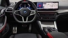 純電気自動車 高性能 450kmの範囲 BMW i4 加速 0-100km/h 3.9s 225km/h 最高速度 400kwのパワー