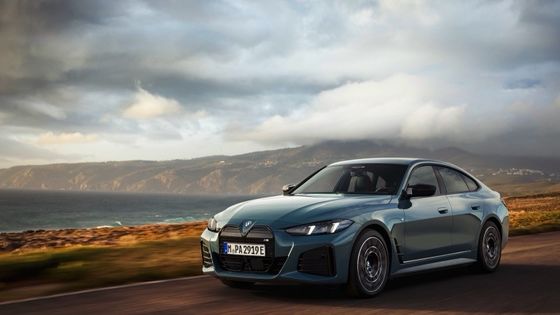 純電気自動車 高性能 450kmの範囲 BMW i4 加速 0-100km/h 3.9s 225km/h 最高速度 400kwのパワー