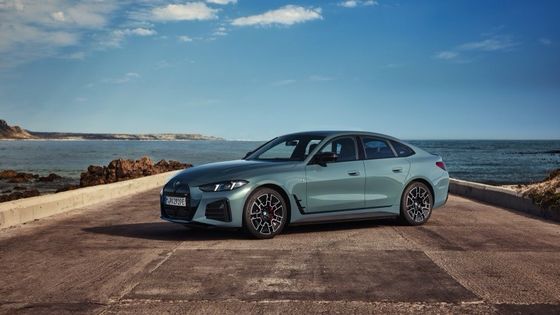 純電気自動車 高性能 450kmの範囲 BMW i4 加速 0-100km/h 3.9s 225km/h 最高速度 400kwのパワー