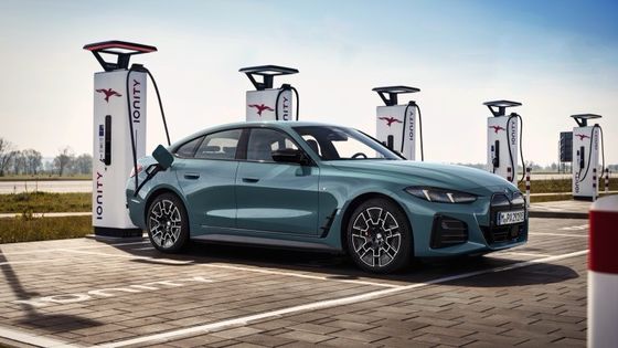 純電気自動車 高性能 450kmの範囲 BMW i4 加速 0-100km/h 3.9s 225km/h 最高速度 400kwのパワー