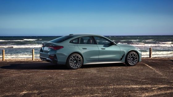 純電気自動車 高性能 450kmの範囲 BMW i4 加速 0-100km/h 3.9s 225km/h 最高速度 400kwのパワー