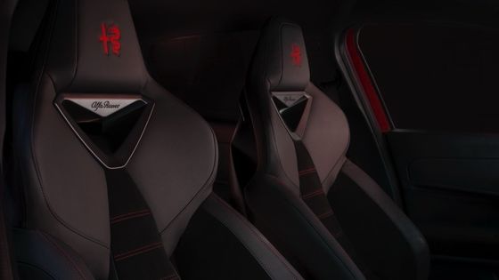 最初のEVコンパクトカー アルファロメオジュニア電動 54.8kwhのバッテリーと最大パワー 158kW,最大345マイル範囲