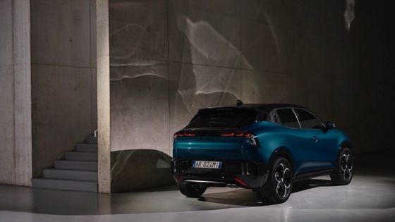 最初のEVコンパクトカー アルファロメオジュニア電動 54.8kwhのバッテリーと最大パワー 158kW,最大345マイル範囲