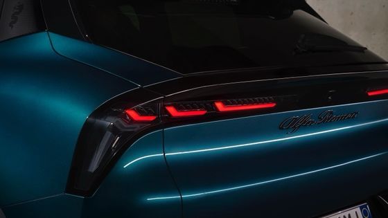 最初のEVコンパクトカー アルファロメオジュニア電動 54.8kwhのバッテリーと最大パワー 158kW,最大345マイル範囲