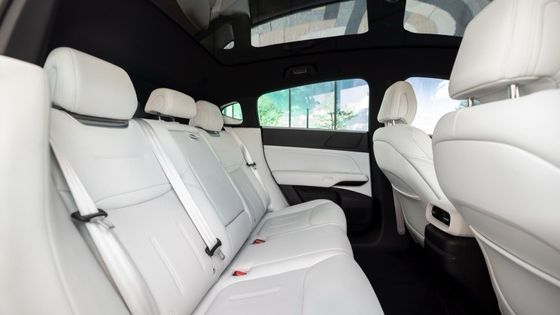 Xpeng G6 RWD ロングレンジ 電動車 SUV EV 電動車 210kWのエンジンパワー RWD運転 & 490kmの範囲