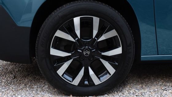 新型シトロエンe-ベルリンゴ 新型電気自動車 339km 走行距離 100kwのバッテリーで52kwh モーターパワー&最高速度132km/h