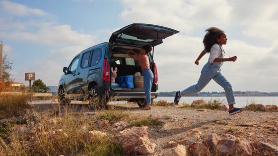 新型シトロエンe-ベルリンゴ 新型電気自動車 339km 走行距離 100kwのバッテリーで52kwh モーターパワー&最高速度132km/h