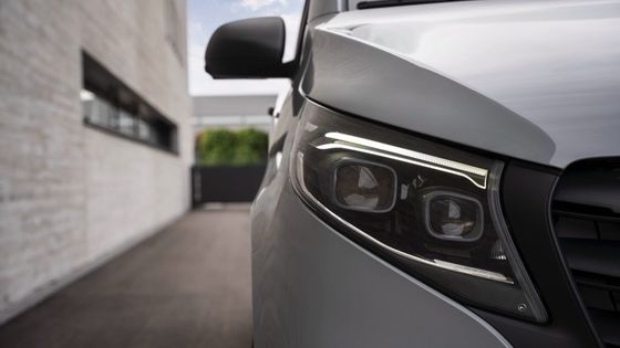 9人乗りEV メルセデス・ベンツ EVito トゥーラー ロング 201bhpの電気モーターと90kWhのバッテリー