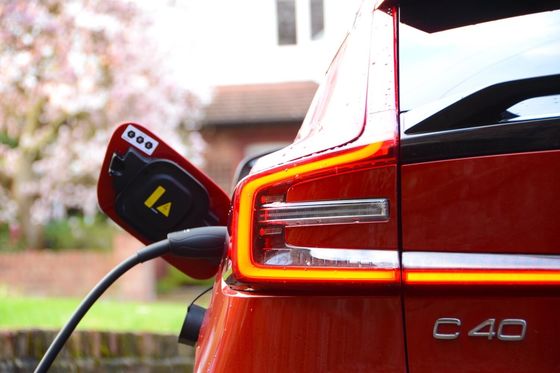 全方位電動車 ボルボ EC40 アルティメットツインモーター WLTP 326マイル 4.7秒加速 0-62mph 408hp モーター馬力