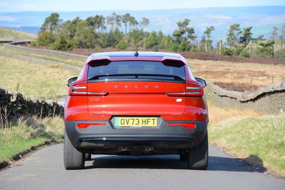 全方位電動車 ボルボ EC40 アルティメットツインモーター WLTP 326マイル 4.7秒加速 0-62mph 408hp モーター馬力