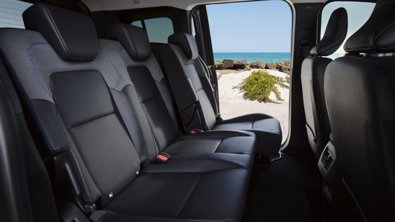 快適な運転姿勢と実用的なキャビンの良い価値と 日産タウンスター MPV 純 EV WLTP 285km