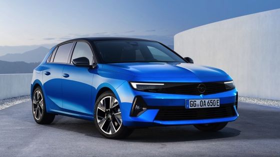 オペル・アストラ・エレクトリックの快適な電動車両で 54kwhのバッテリー 150kwのモーターパワーで 170km/h最大速度