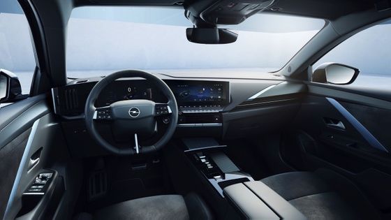 オペル・アストラ・エレクトリックの快適な電動車両で 54kwhのバッテリー 150kwのモーターパワーで 170km/h最大速度