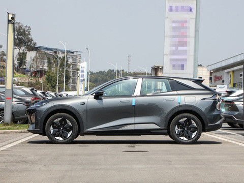 最新のHUAWEIシステム DEEPAL S07 2024 EREV 121km CLTC0.5h 急速充電時間 175kW 最大パワー 320N.m トーク