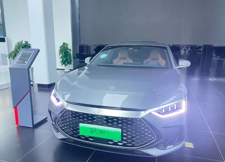 BYDハンの中型の電気自動車