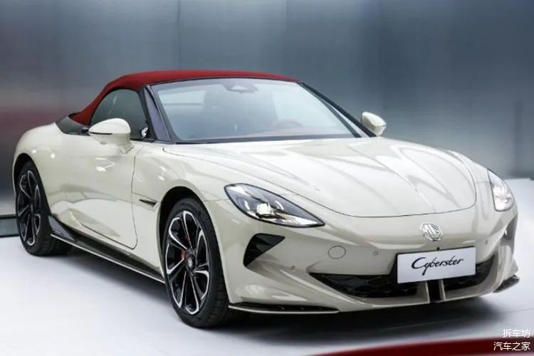 100個スペシャルバージョン 2024MG Cyberster Red Top Edition CLTC 520km 2つのモーター