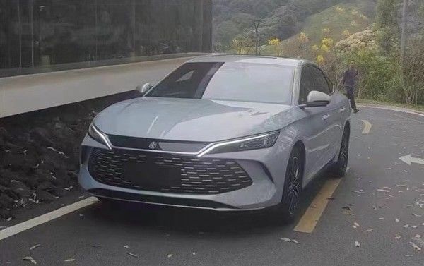 プレセール2024 BYD キーン L DM-i 80km 電動車 到着 近いうちにハイブリッドカー 1.5T 101ps L4 新型 エンジェリーカー