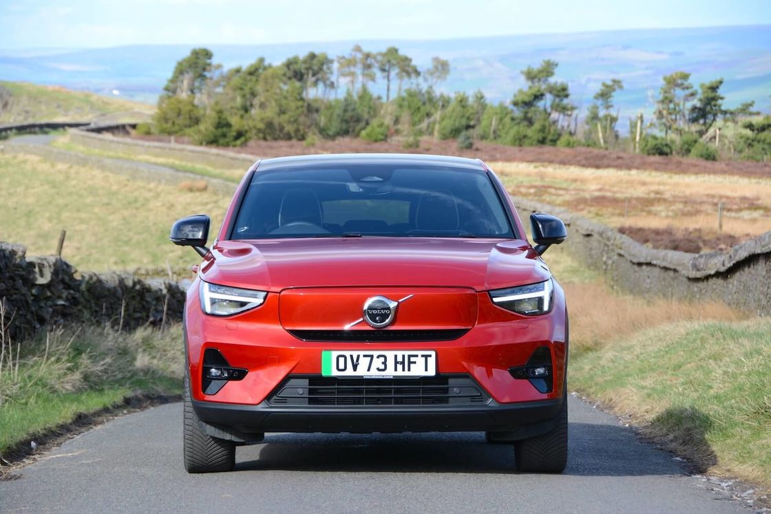 全方位電動車 ボルボ EC40 アルティメットツインモーター WLTP 326マイル 4.7秒加速 0-62mph 408hp モーター馬力